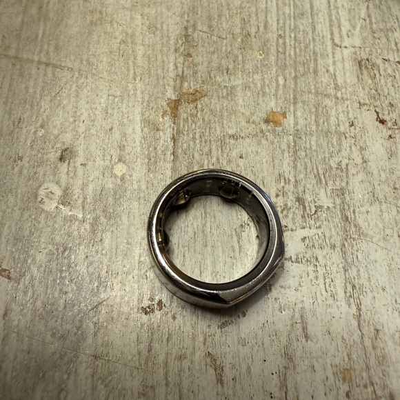 Oura Ring Gen 3 - Picture 2 of 3